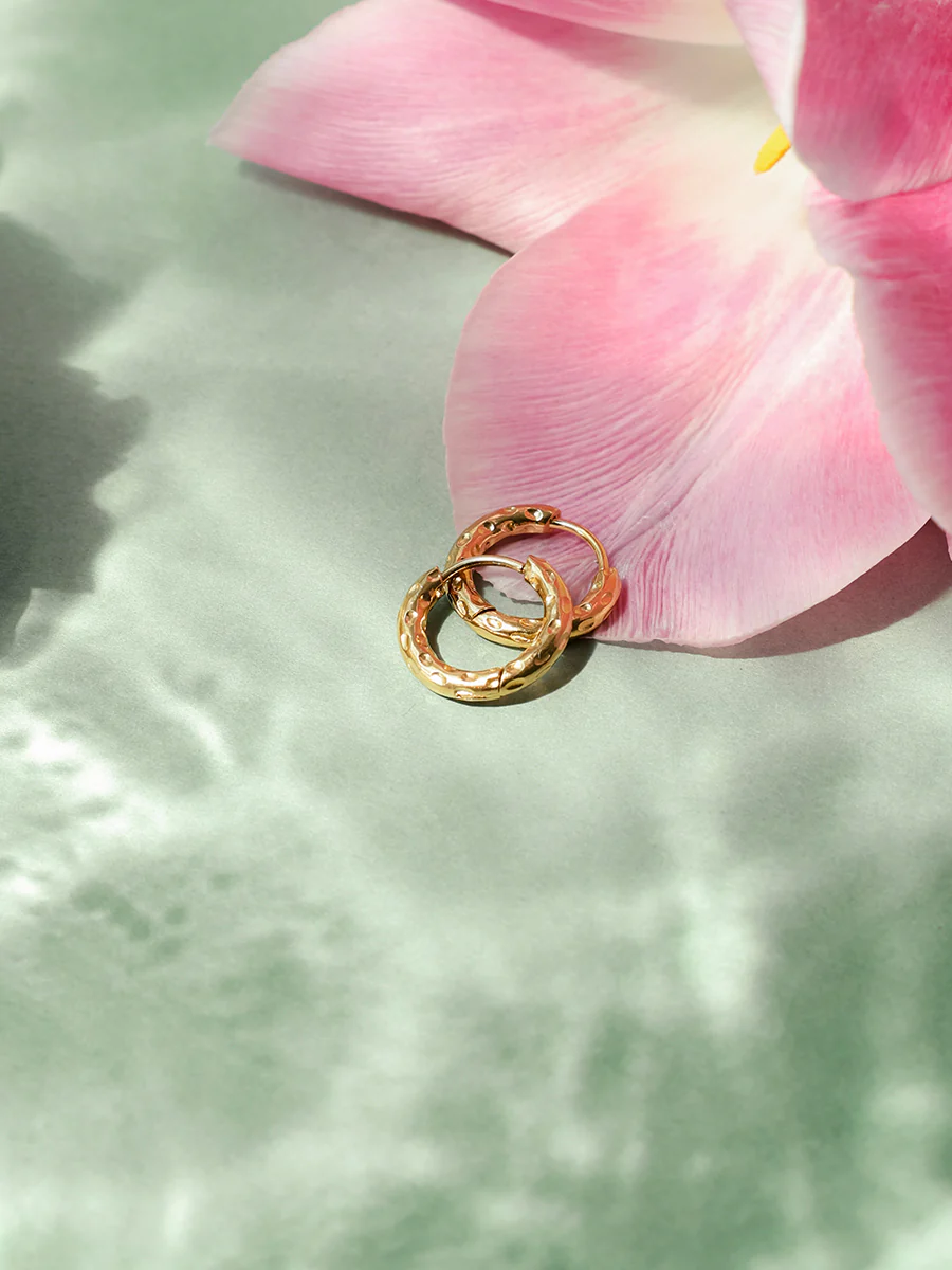15mm Textured Hoops Mini Ohrringe - Image 4