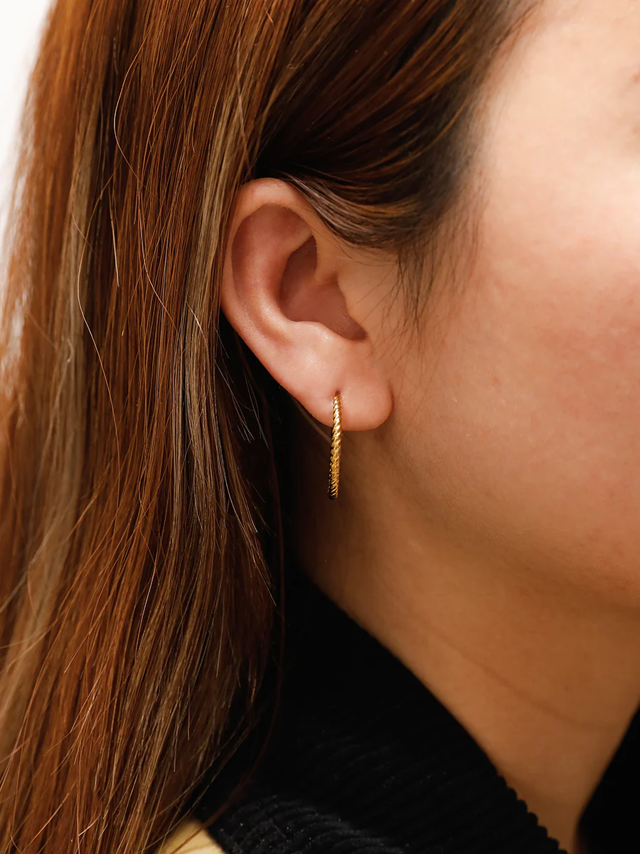 23mm Modern Twist Medium Ohrringe - Image 3