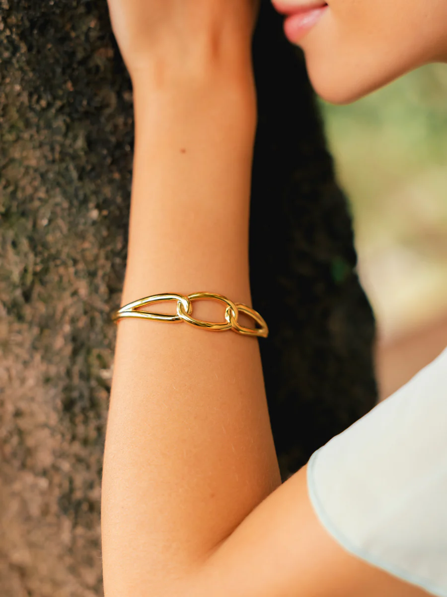 Airy Circle Armcuff - Image 3