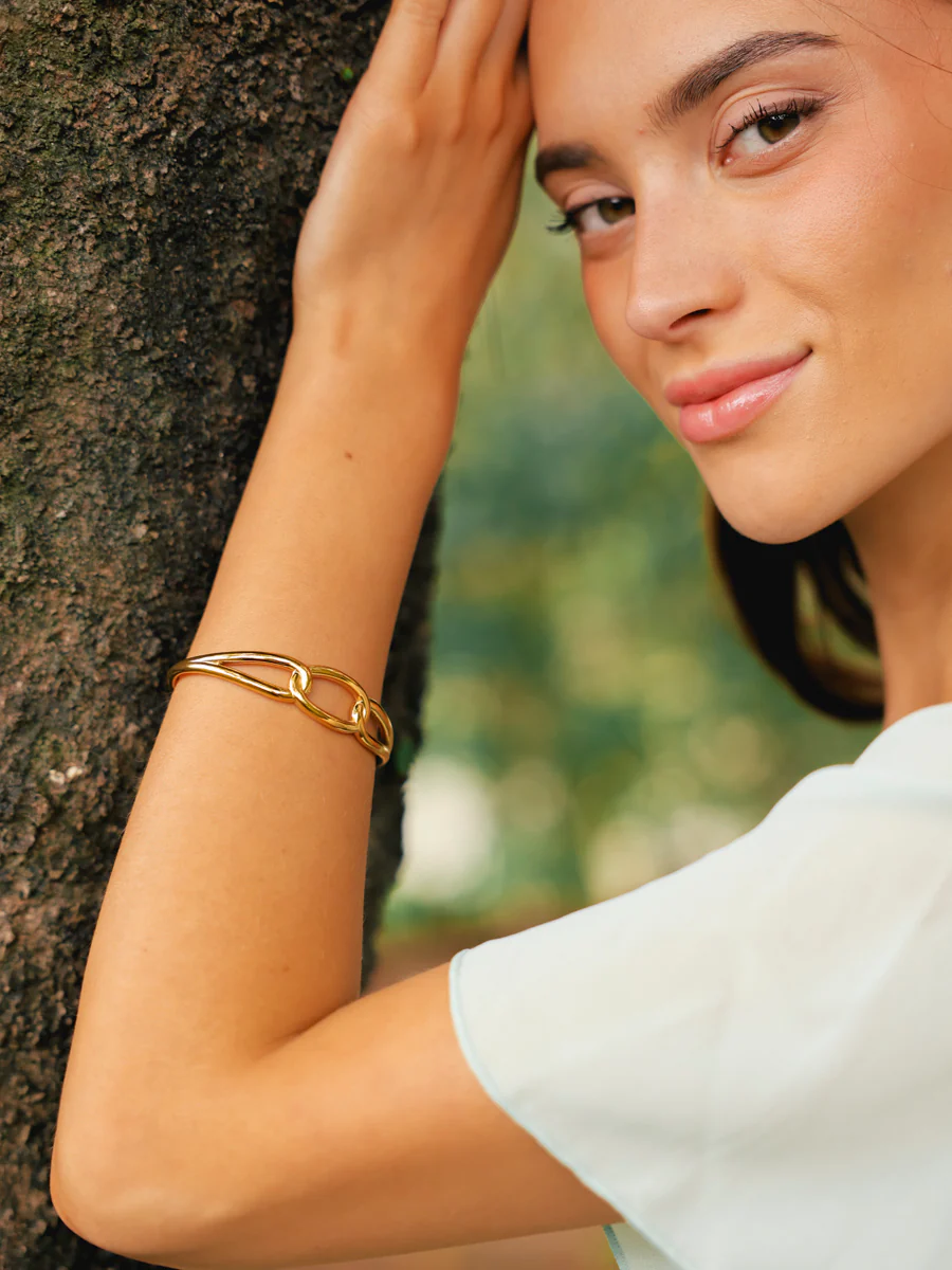 Airy Circle Armcuff - Image 4