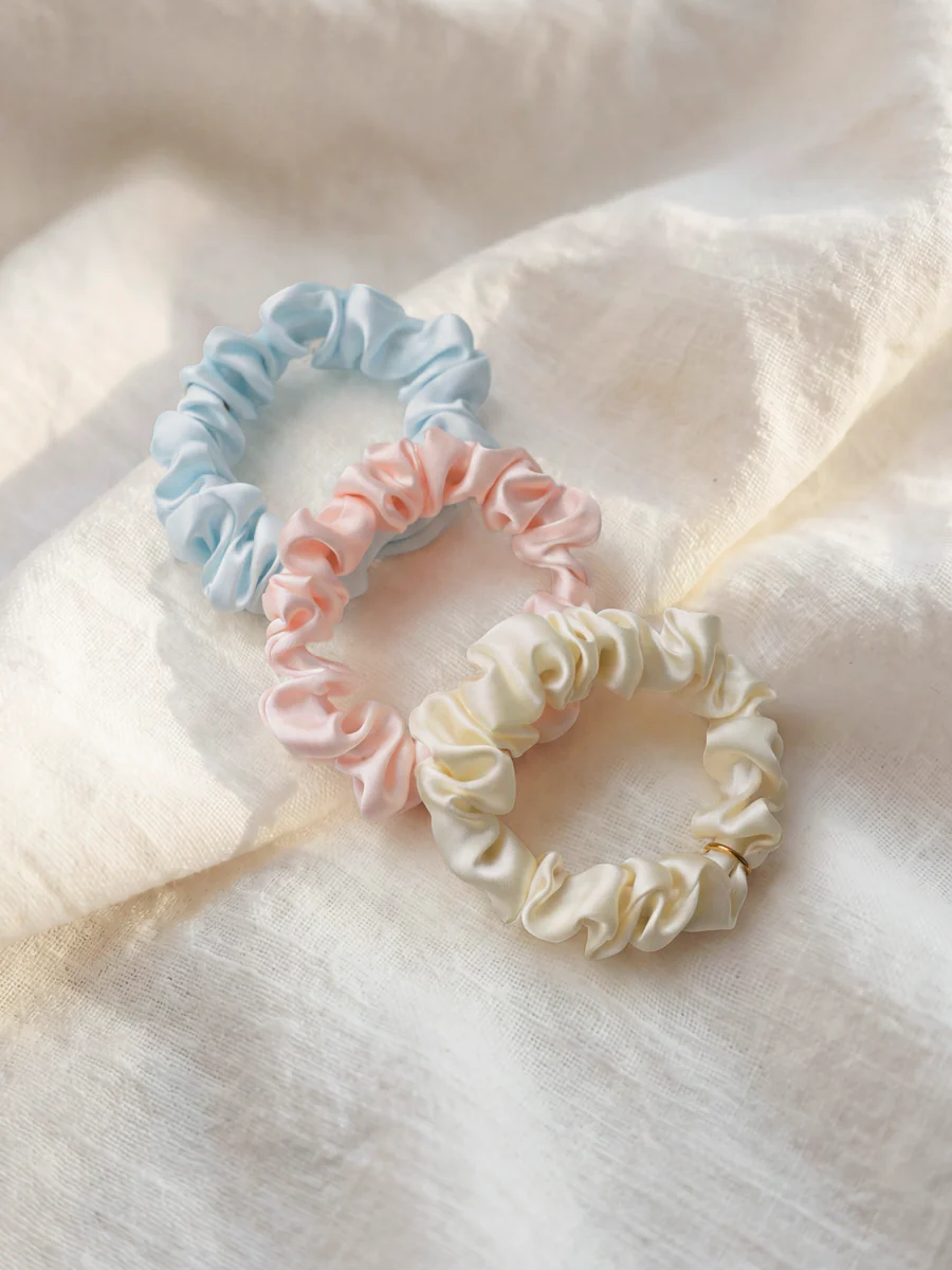 Blissful Pure Silk Medium Scrunchie Cream White - Image 4