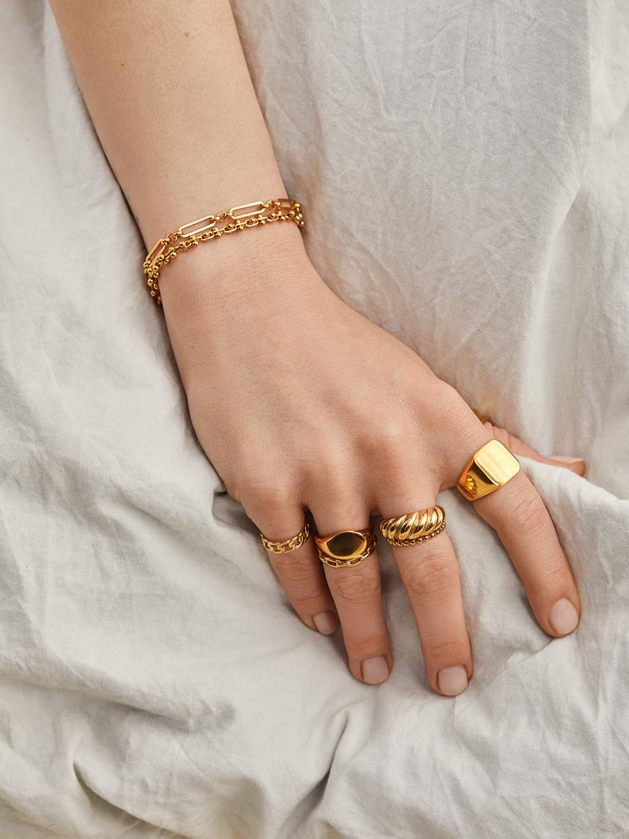 Captivating Armband - Image 3