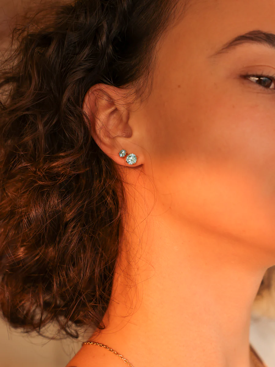 Crystal Delight Light Blue Small Stub-Ohrringe - Image 8