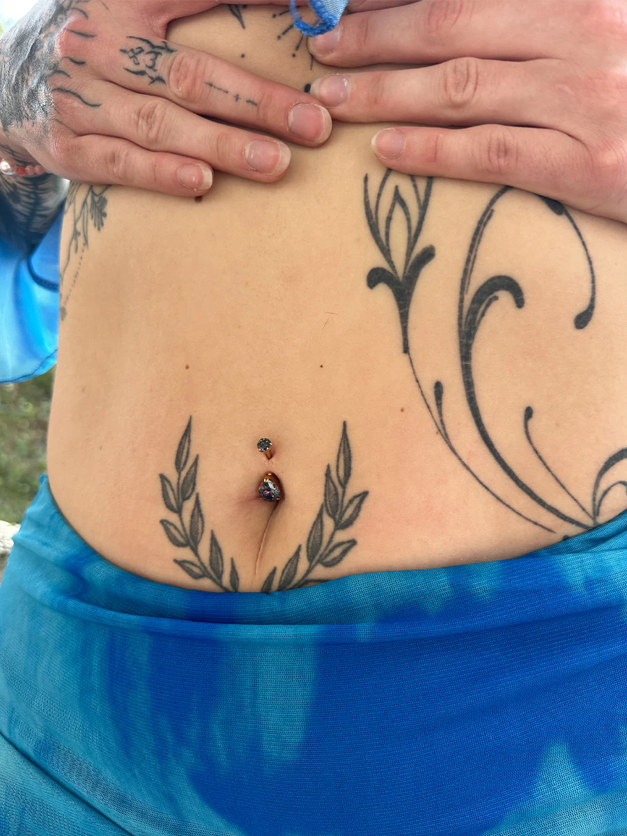 Dreamy Glow Dark Titan Bauchnabelpiercing - Image 2
