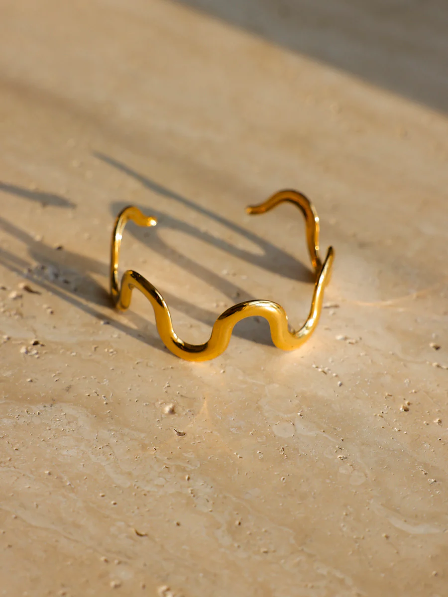 Elegance Wave Armcuff - Image 4