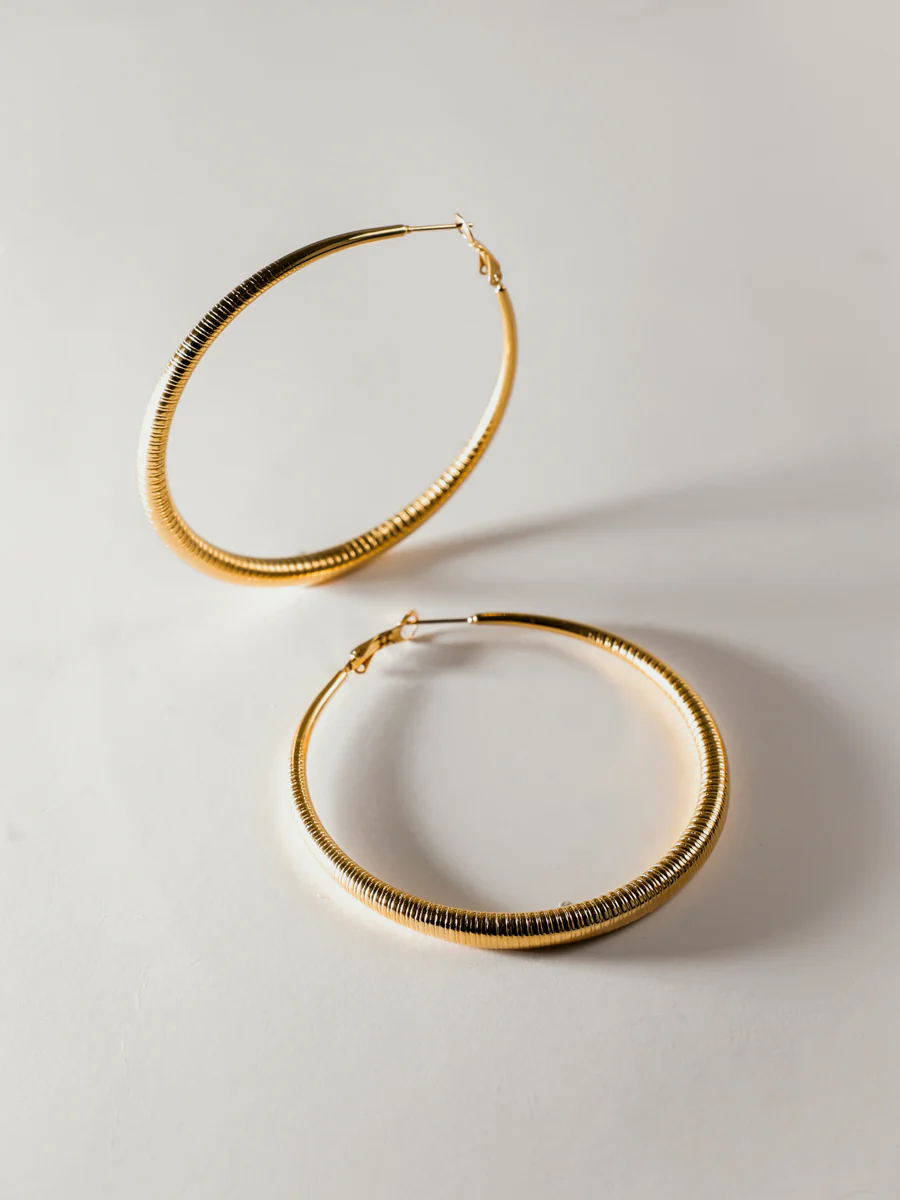 Elegant Loop Ohrringe - Image 4