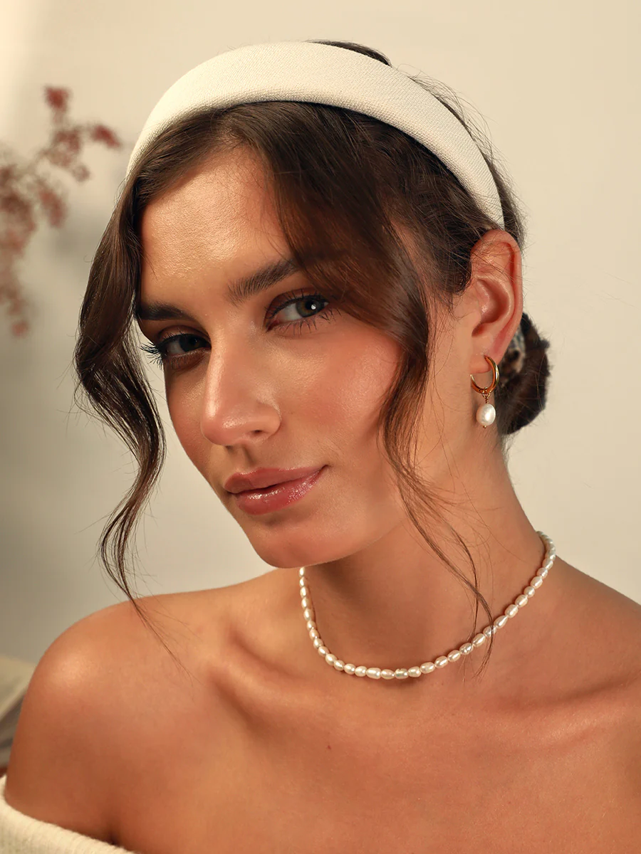 Elegant White Haarreif - Image 4