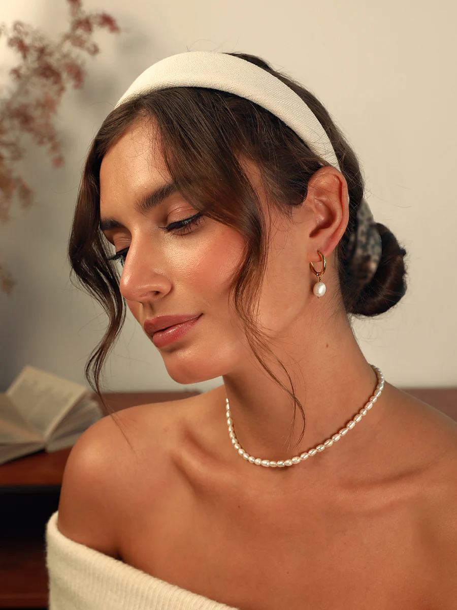 Elegant White Haarreif - Image 5