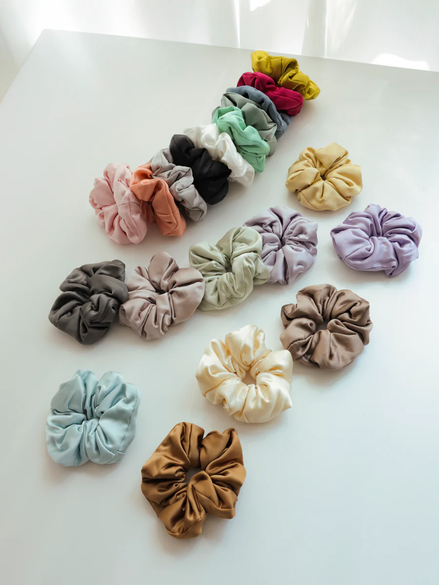 Fluffy Touch Pure Silk Scrunchie Black - Image 4