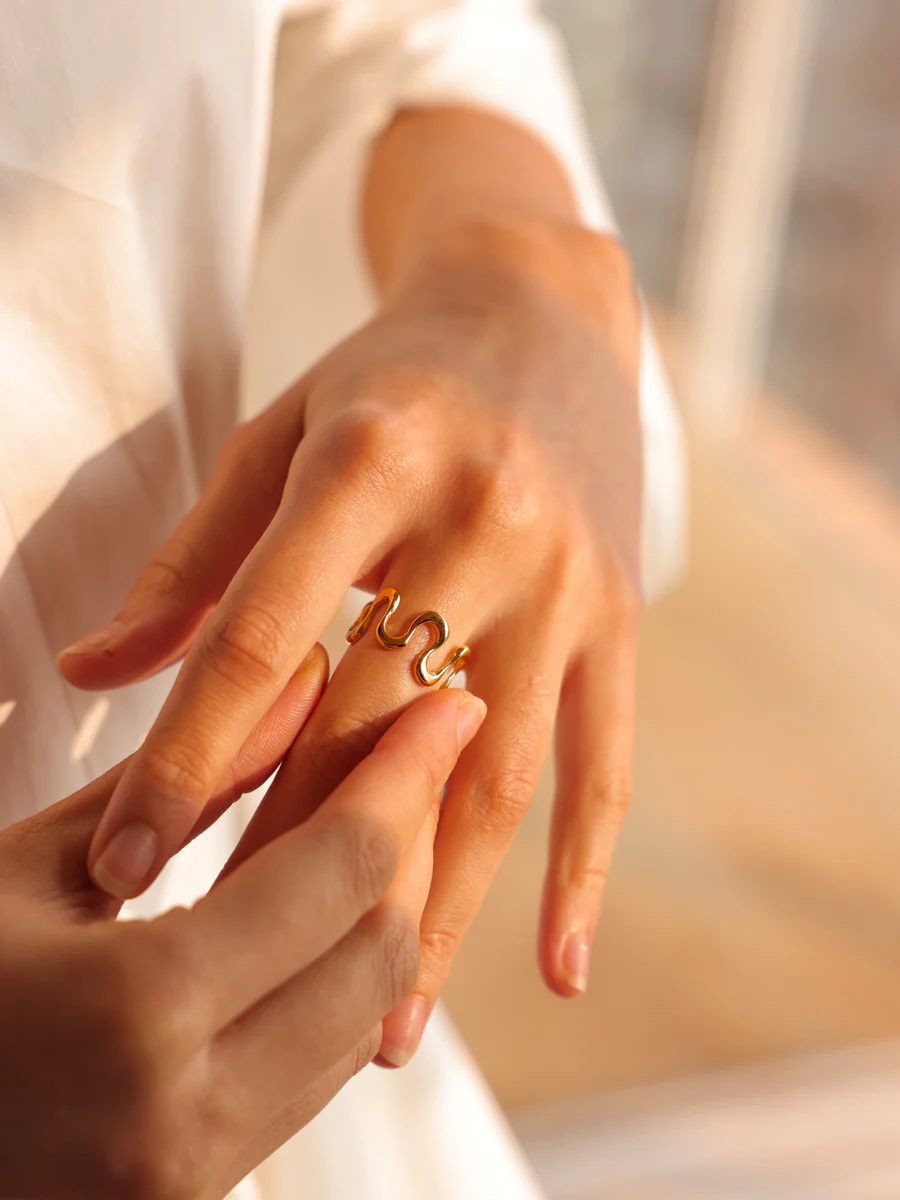 Graceful Wave Ring - Image 2