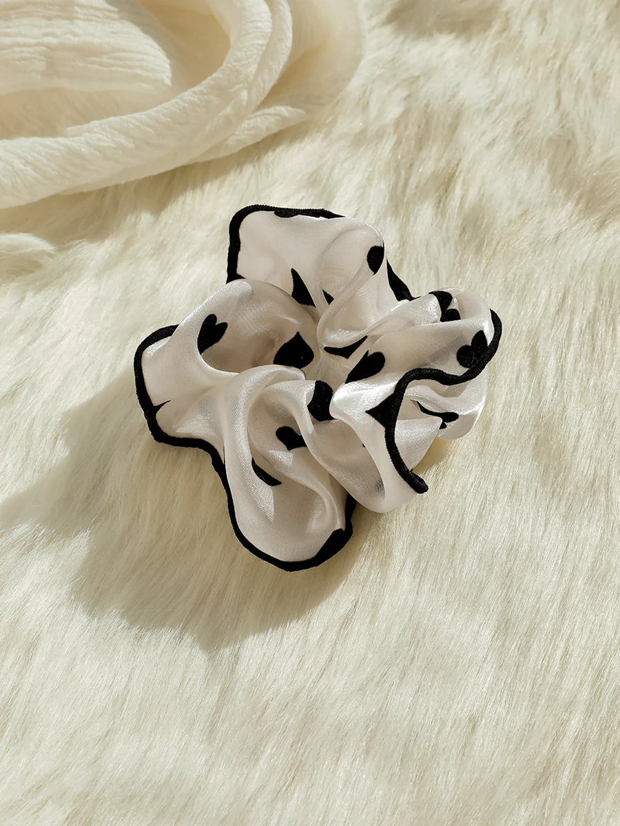 Romantic Heart Scrunchie - Image 2