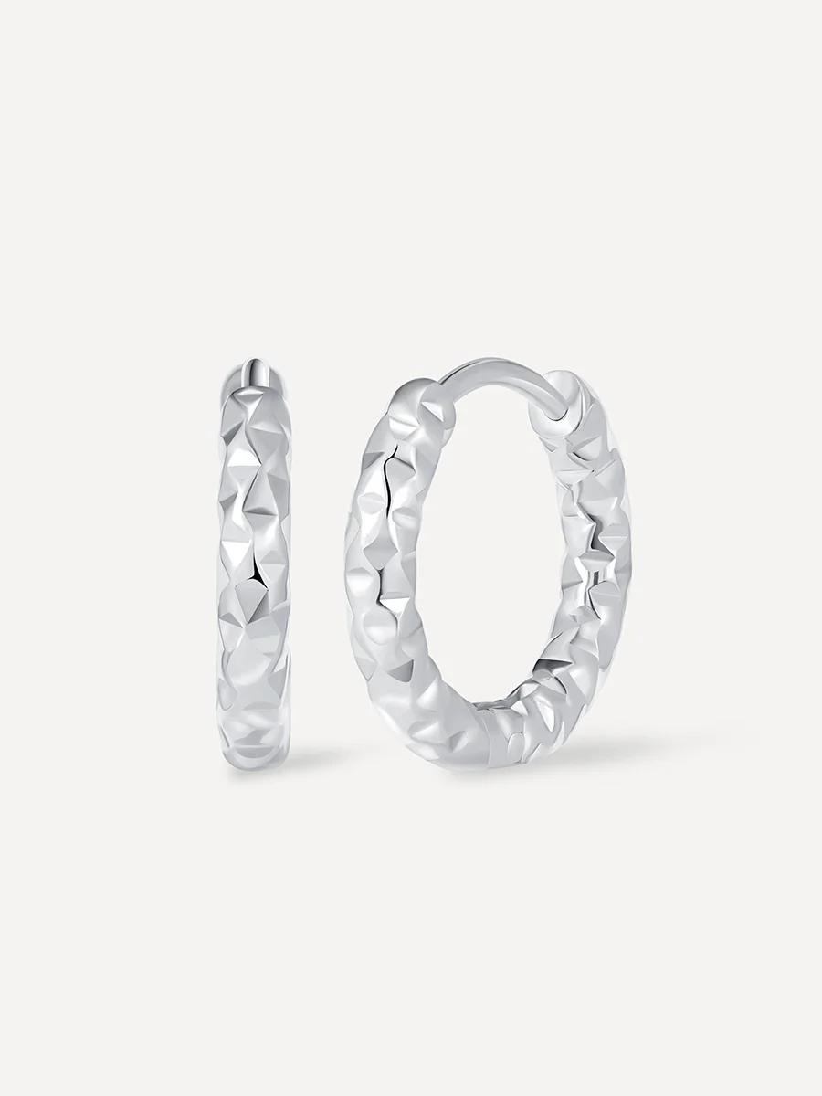 Wave Textured Hoop Ohrringe - Image 6
